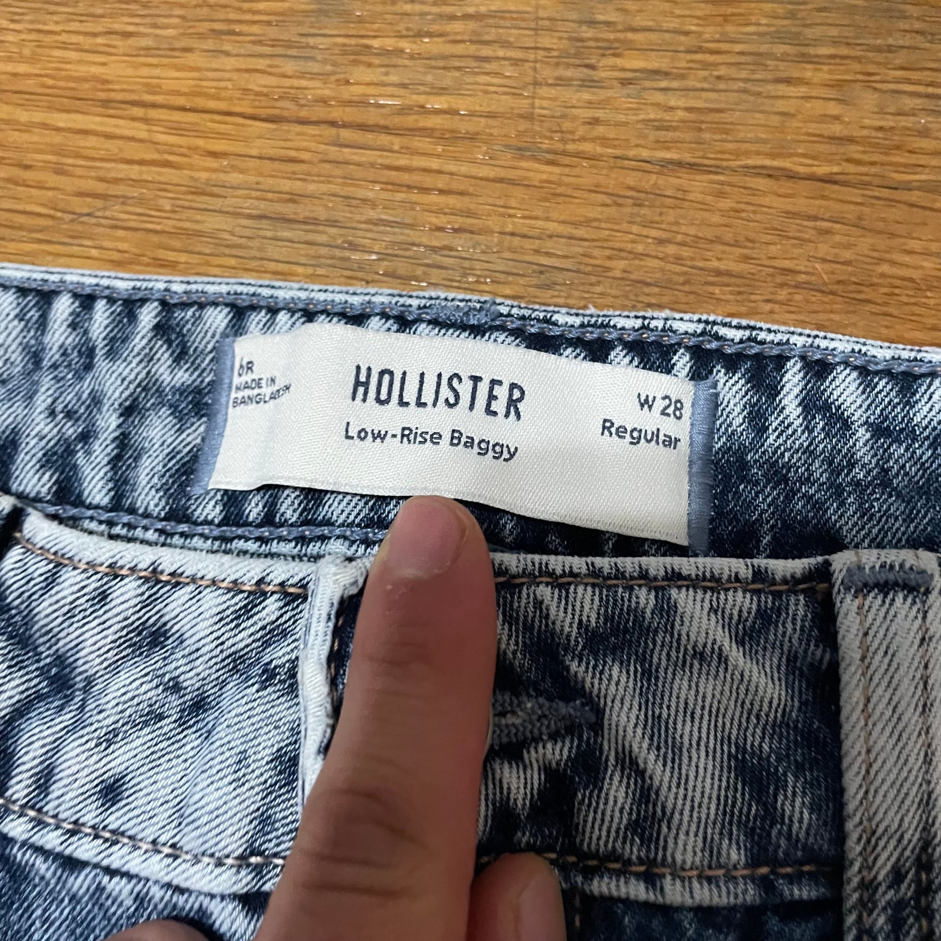 Men’s Hollister Y2K low rise baggy faded denim distressed jeans size 32x29 3