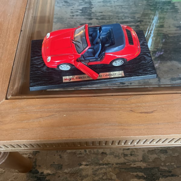 Maisto Porsche 911 Carrera Cabriolet 1994 Red Metal Model Car Made Italy Heavy