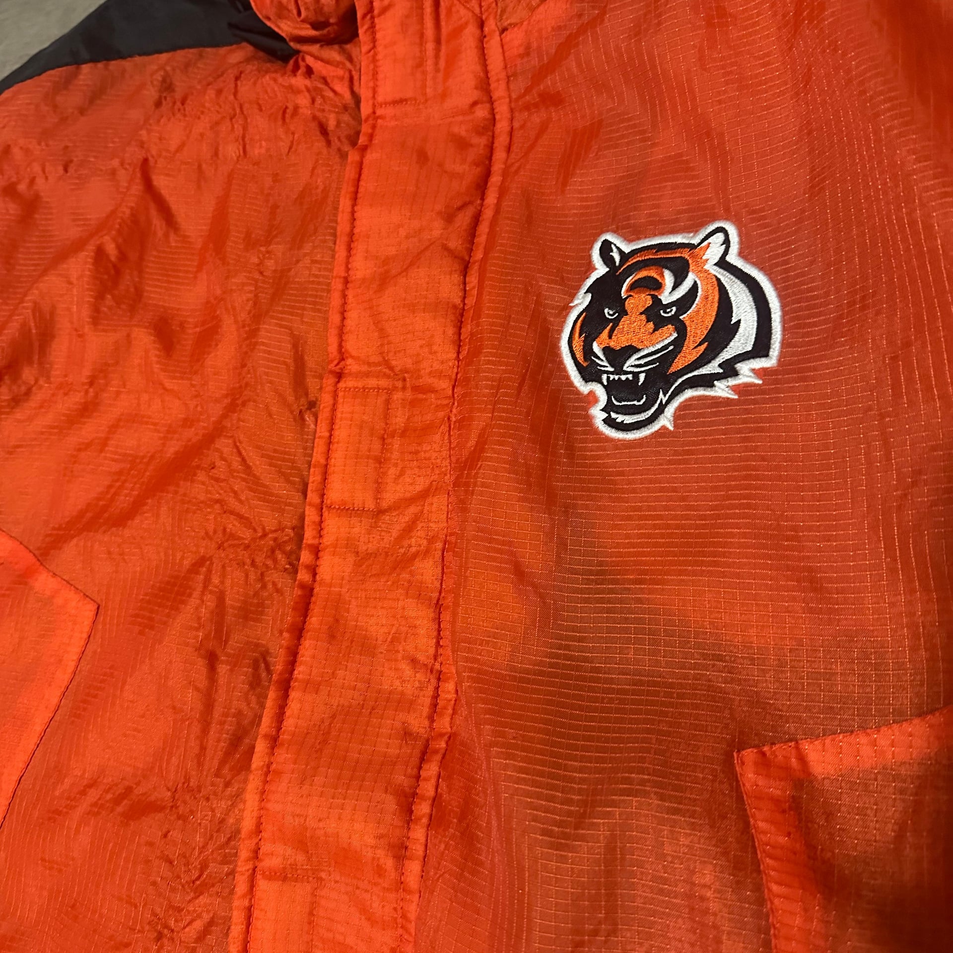 Vintage Cincinnati Bengals NFL Zip Up Insulated Jacket w/ Hideaway Hood 6