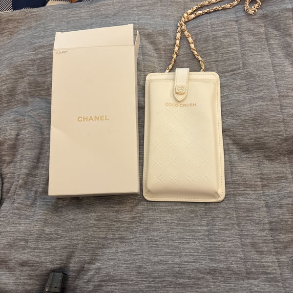 Chanel Coco Crush GWP White Quilted Phone Card Holder Crossbody Bag