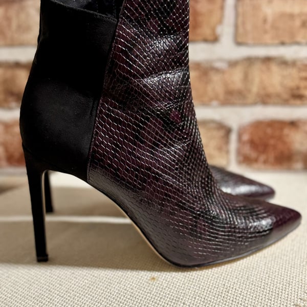 Nine West Tennon Pointed Ankle Booties Plum Snakeskin Croc 8.5 Whimsygoth Corpcore