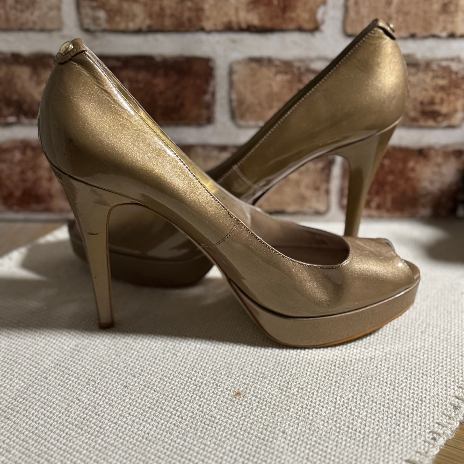 Michael Kors York Platform Gold Peep Toe Stiletto Heels Size 10 Holiday Party 6