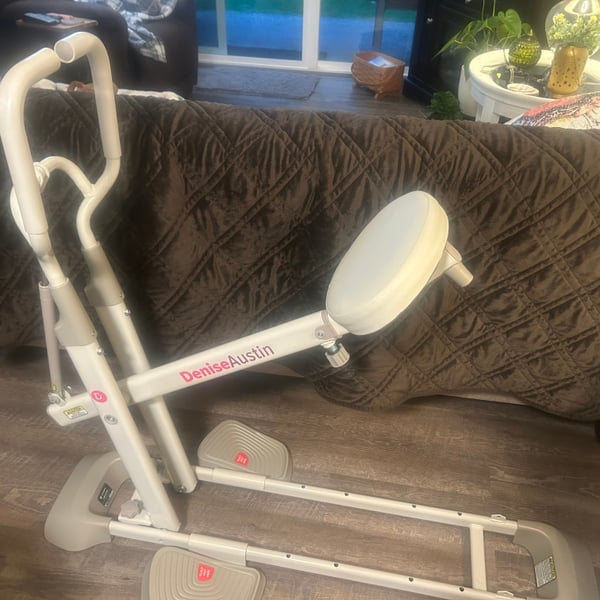 Local pick up only****Denise Austin Squat Trainer Sculpting System with Resistance Bands