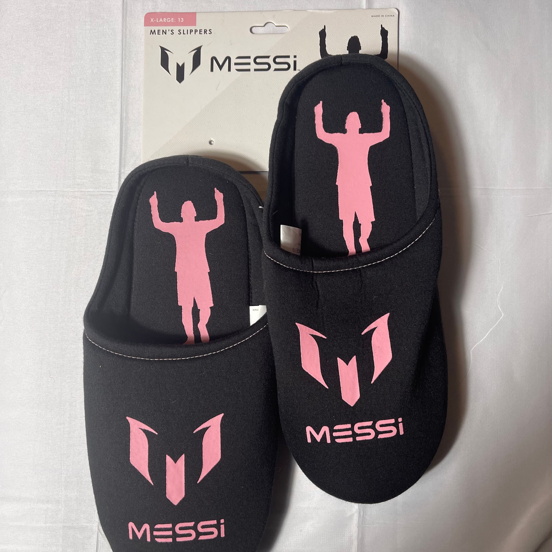 Messi NWT Men's Size XL 13 Slippers Scuffs Slides Black And Pink 1