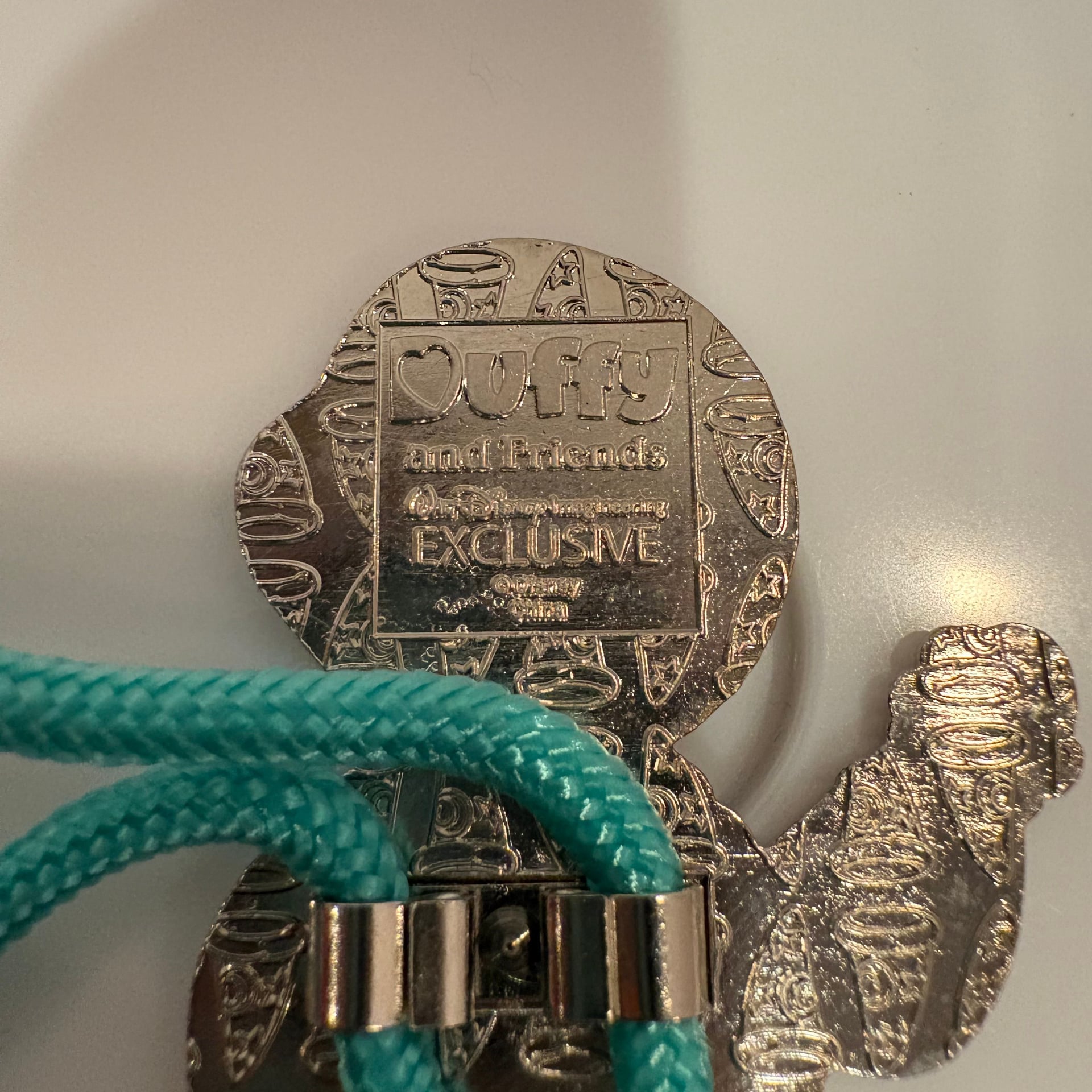 D23 Expo Disney Bolo WDI Aulani Duffy & Friends Olu Mel Turtle Lanyard 3