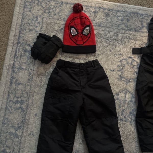 Swiss Tech Black Snow Pants with gloves and Spider-Man hat perfect winter bundle XS 4–5 