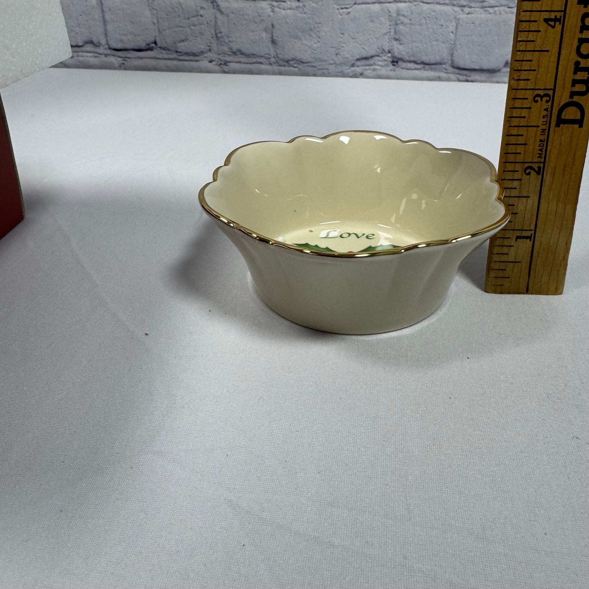 Lenox Holiday Love Round Fluted Candy Dish Bowl Holly Leaves Christmas Gilt 4.5" 5