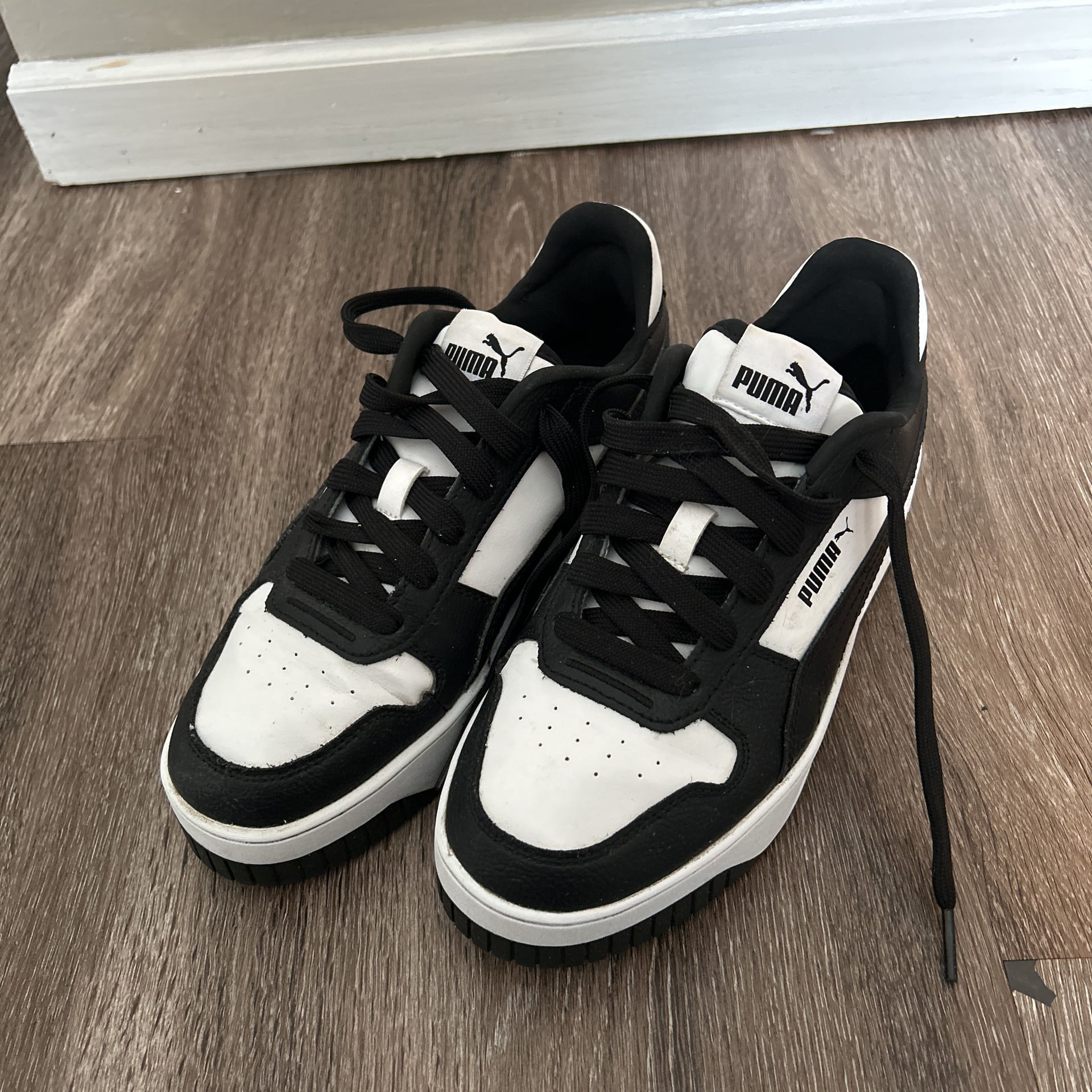 Women’s Puma Carina Street Platform Sneaker size 7.5 2