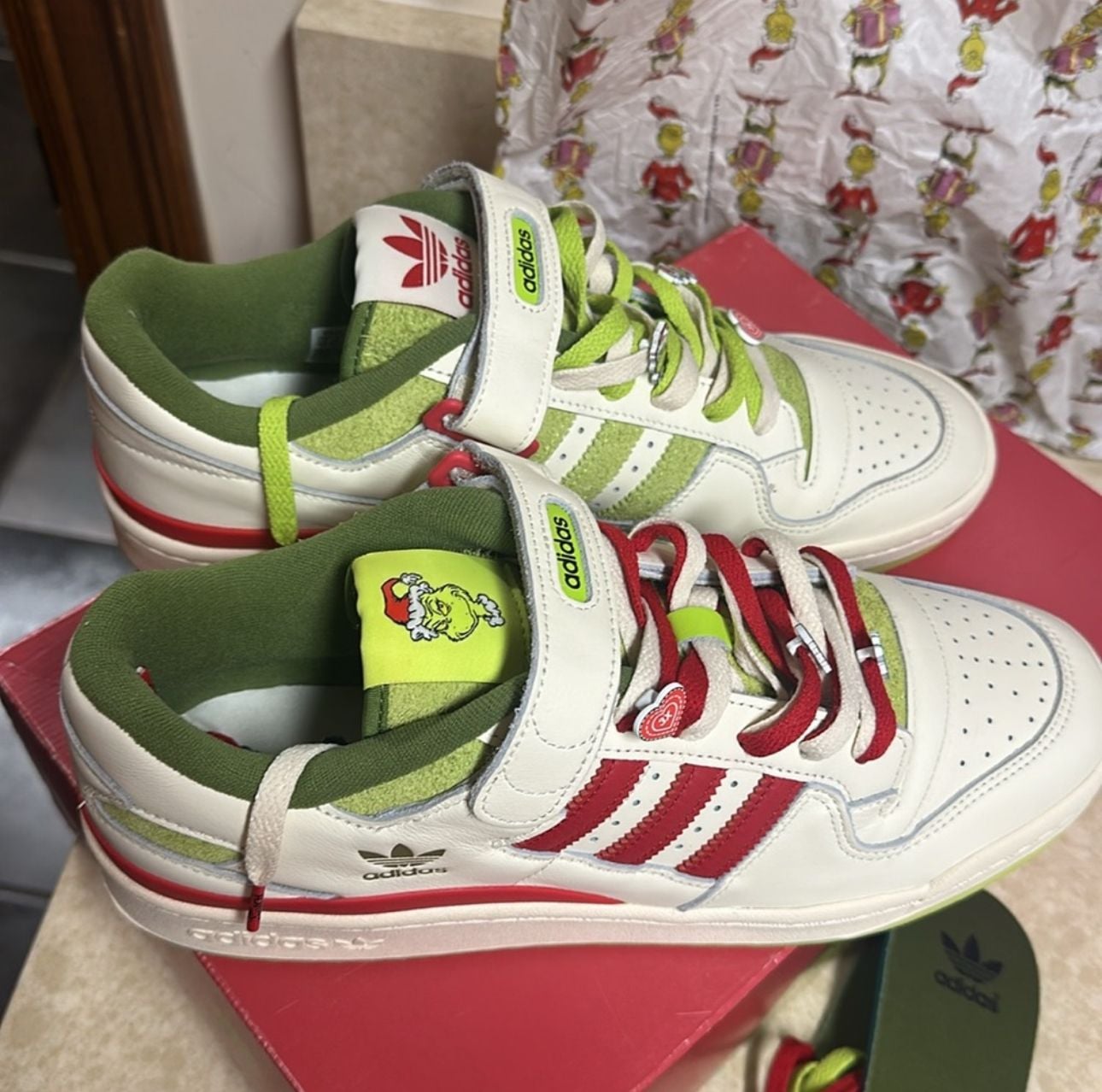 Adidas Forum Low x The Grinch Cream White Collegiate Red Solar Slime ID3512 2