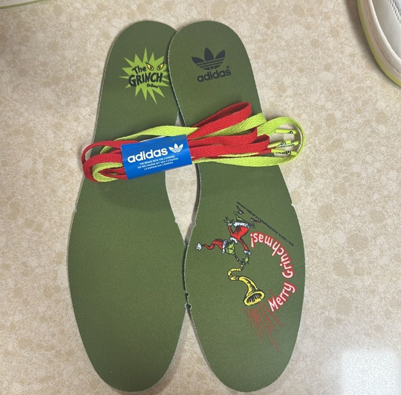 Adidas Forum Low x The Grinch Cream White Collegiate Red Solar Slime ID3512 4