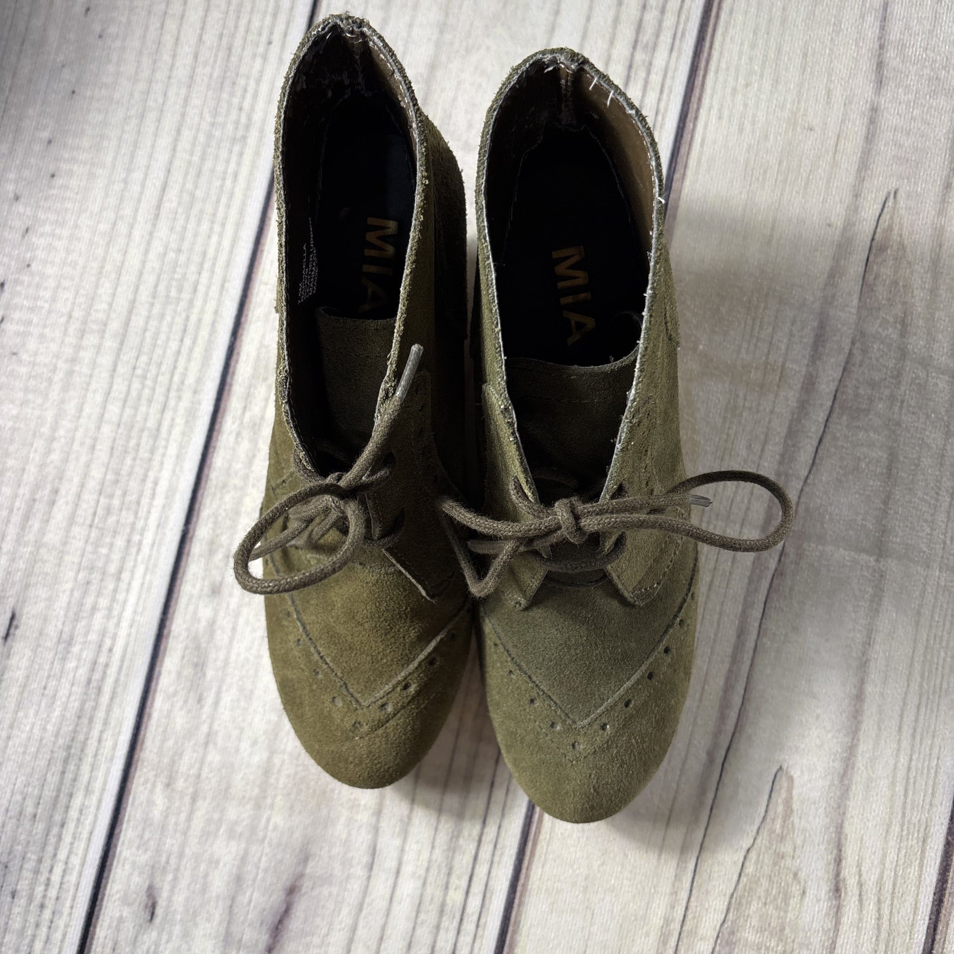 MIA Raphaella Size 7.5 Green Suede Lace Up Wedge Booties 7