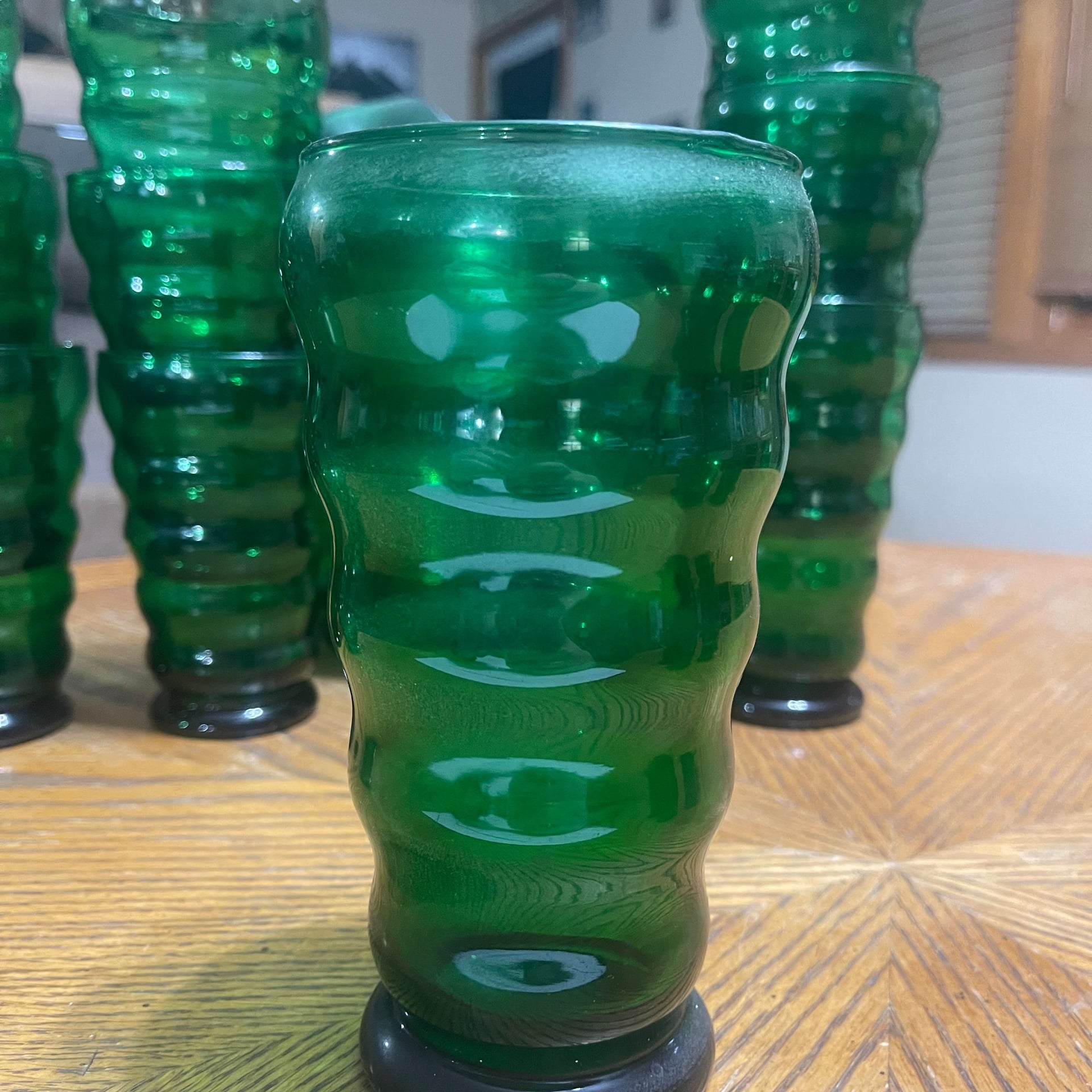 Vintage Anchor Hocking Forest Green Glass Ribbed Ruffled Vase 7" 1