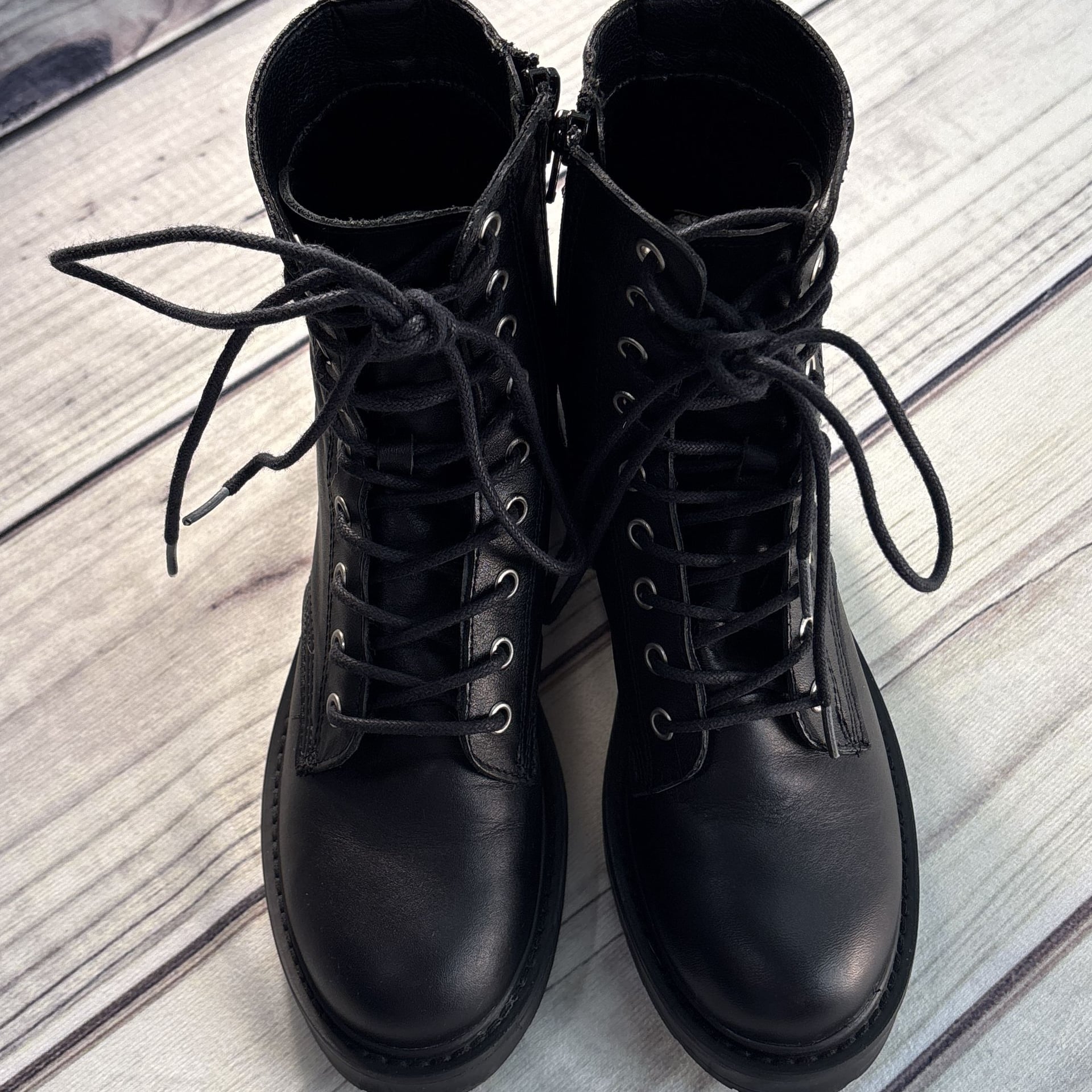 Steve Madden Tornado Combat style Boots Black Leather Lace-Up Size 6 EUC 3