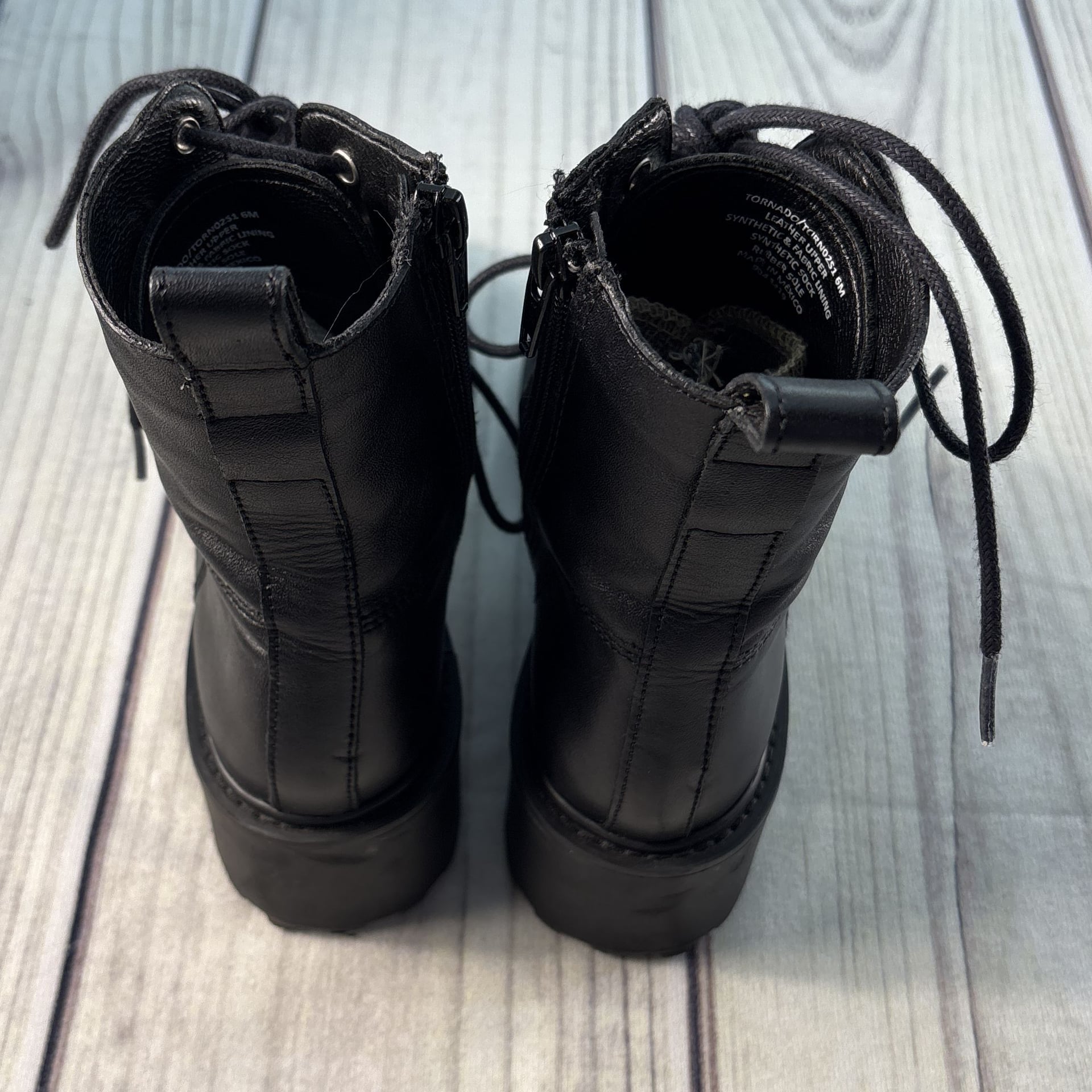 Steve Madden Tornado Combat style Boots Black Leather Lace-Up Size 6 EUC 7