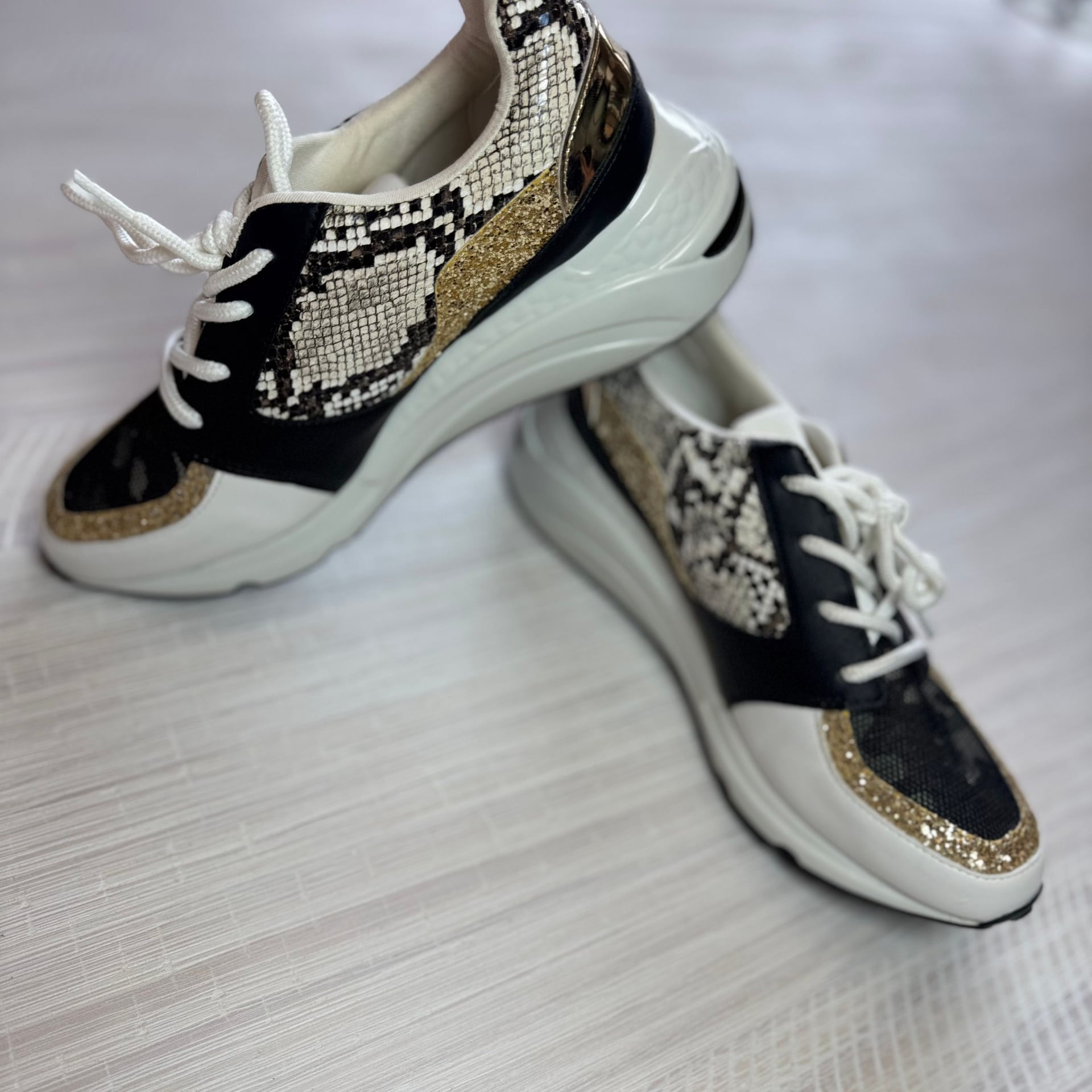 Steve Madden Cliff Barra Fashion Wedge Sneakers Black Gold Multi Lace Sequin 8