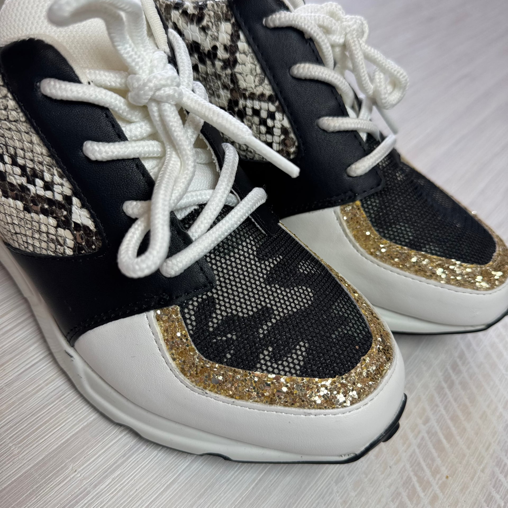 Steve Madden Cliff Barra Fashion Wedge Sneakers Black Gold Multi Lace Sequin 9