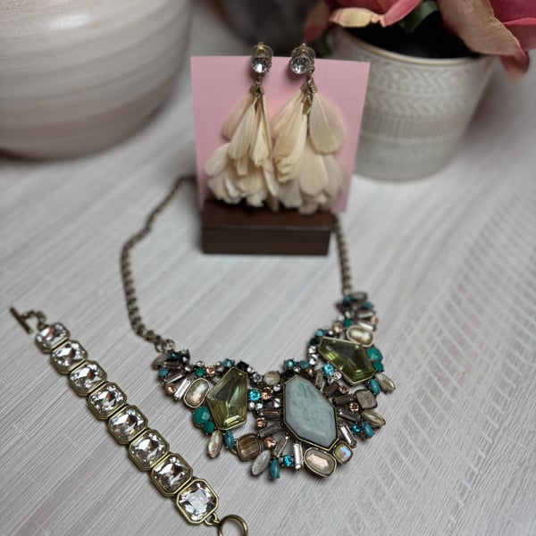 Chloe + Isabel Aquamarina Statement Necklace Set
