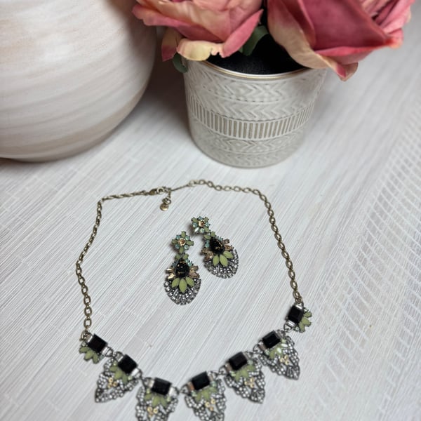 Chloe + Isabel Goldtone Black Green Collar Statement Bib Necklace & Earring Set