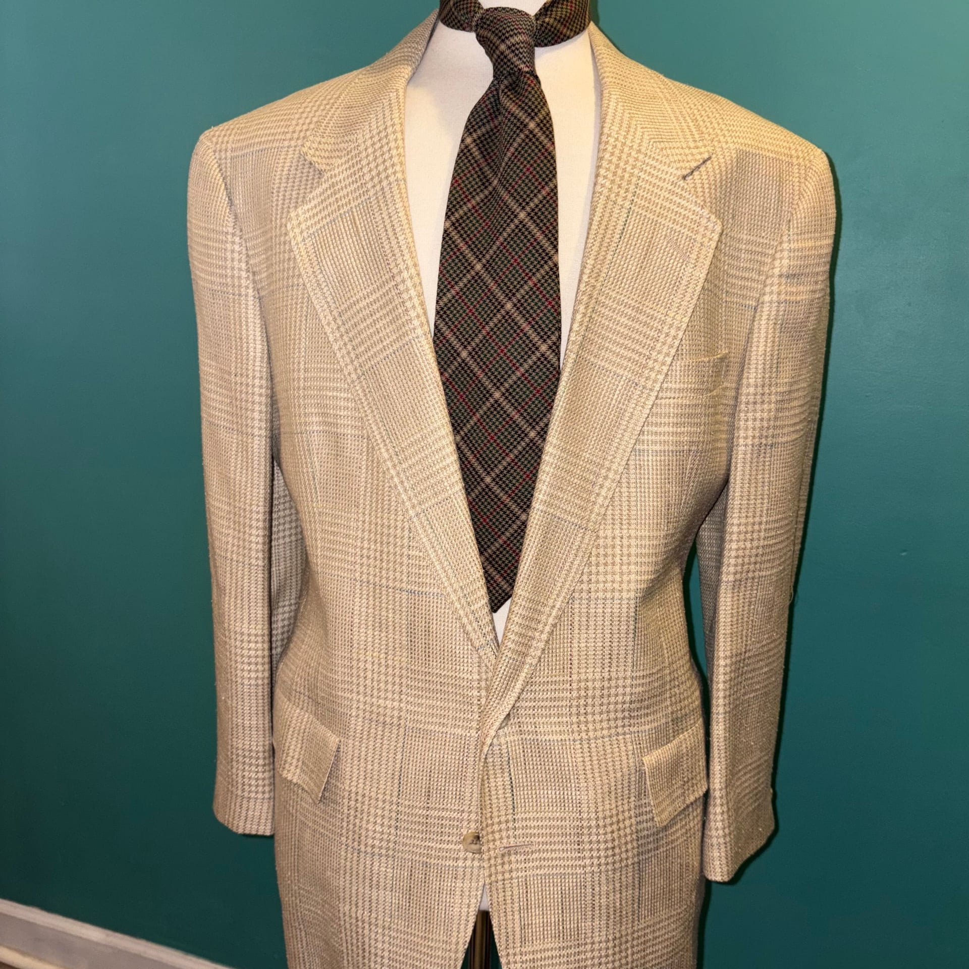 Vintage Hart Schaffner Marx Light Brown SilkTwo Button Sport Coat Size: 44 1