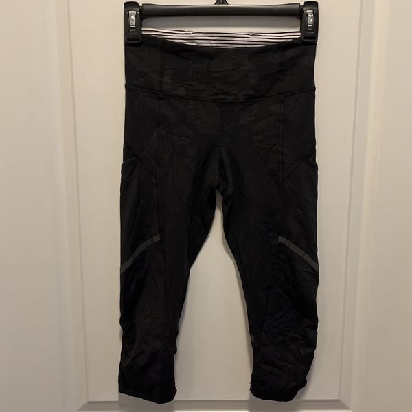 Lululemon Hop To It Crop 17" Black Mesh Panel Reflective Leggings