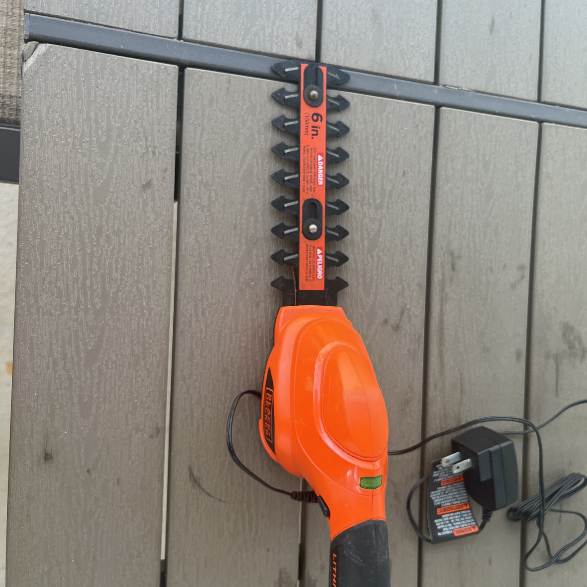 Yard Force LH A17 7.2V Cordless Grass and Shrub Shears with Rotating Handle 1