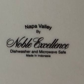 Noble Napa Valley Fruit Design Scalloped 4 11" Plates and 2 9" Salad Plates 7