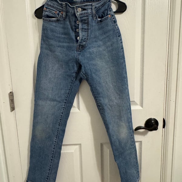 Levi's 501 Original Cropped Women's Jeans in Medium Wash Side Stripe