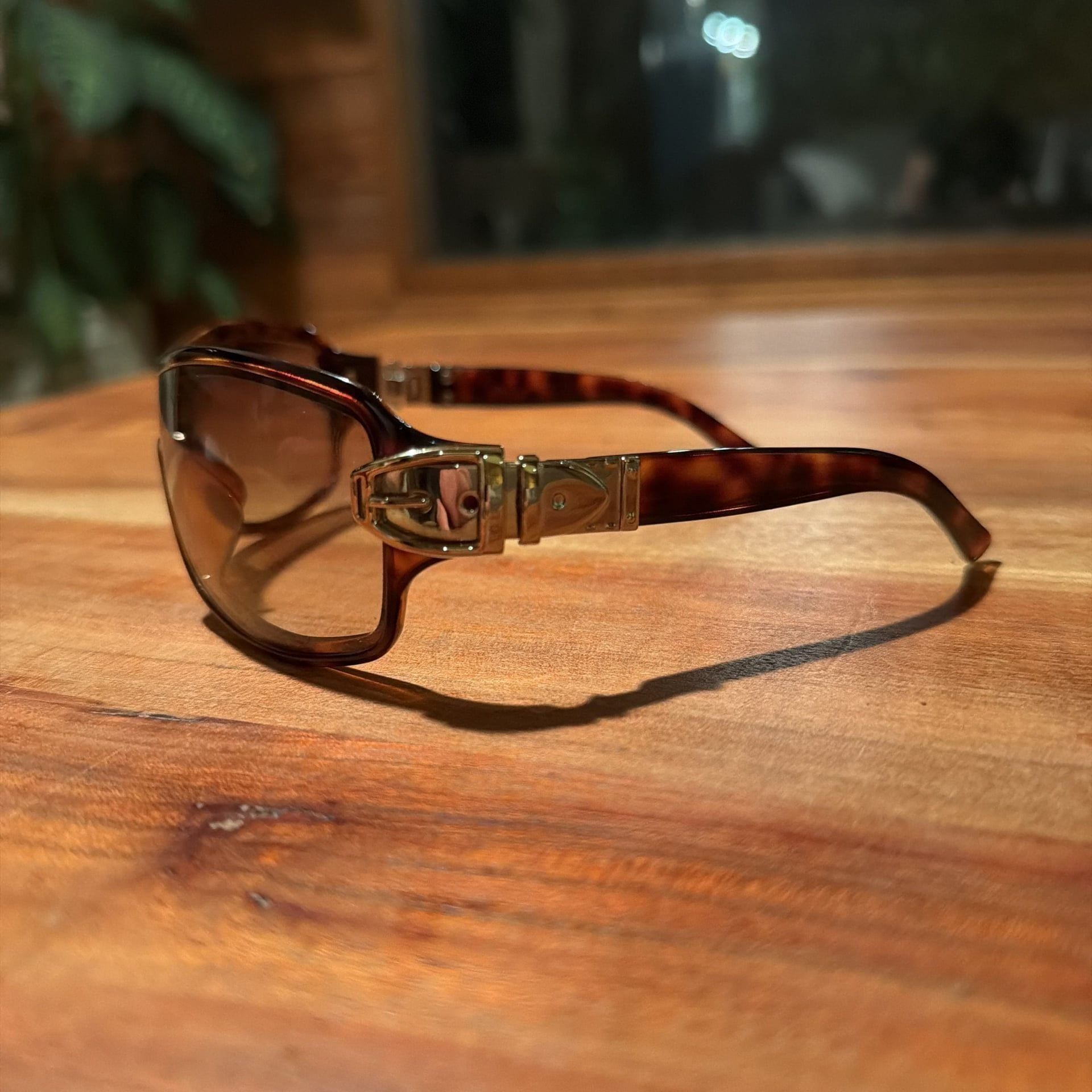 Vintage Gucci GG 2590/S Tortoise Shield Sunglasses with Gold Belt Buckle Logo 3