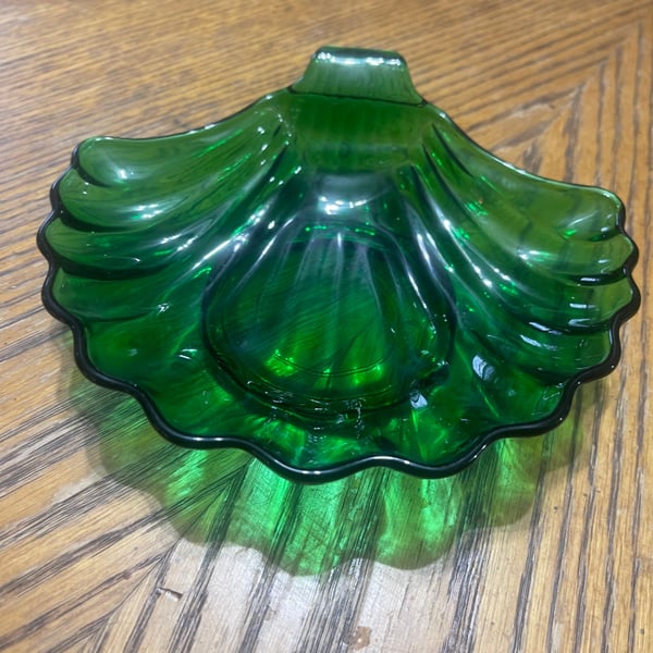 Vintage Anchor Hocking Forest Green Glass Shell Shaped Dessert Bowl Candy Dish