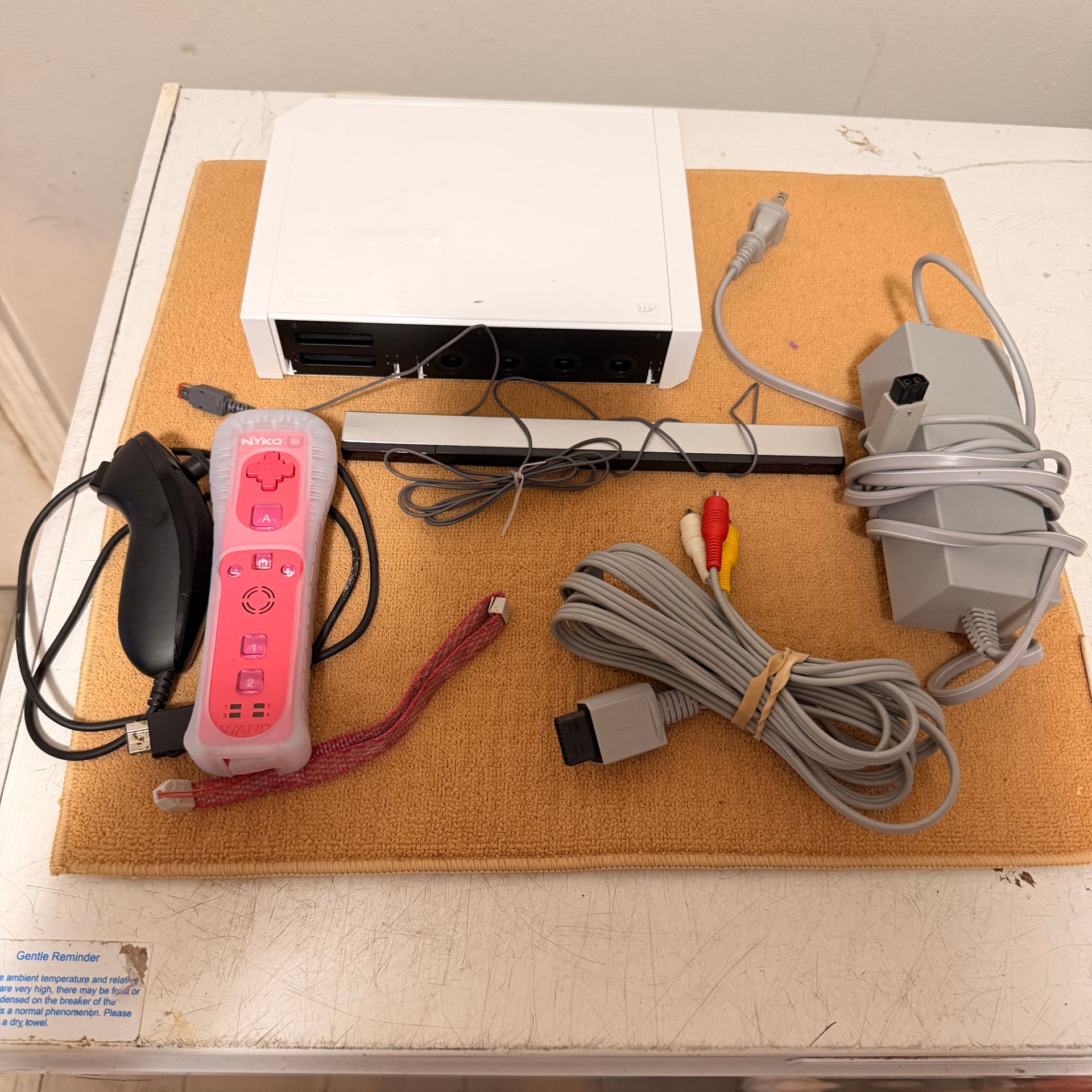 Nintendo Wii Console RVL-001 White Bundle with Controller and Cords 2
