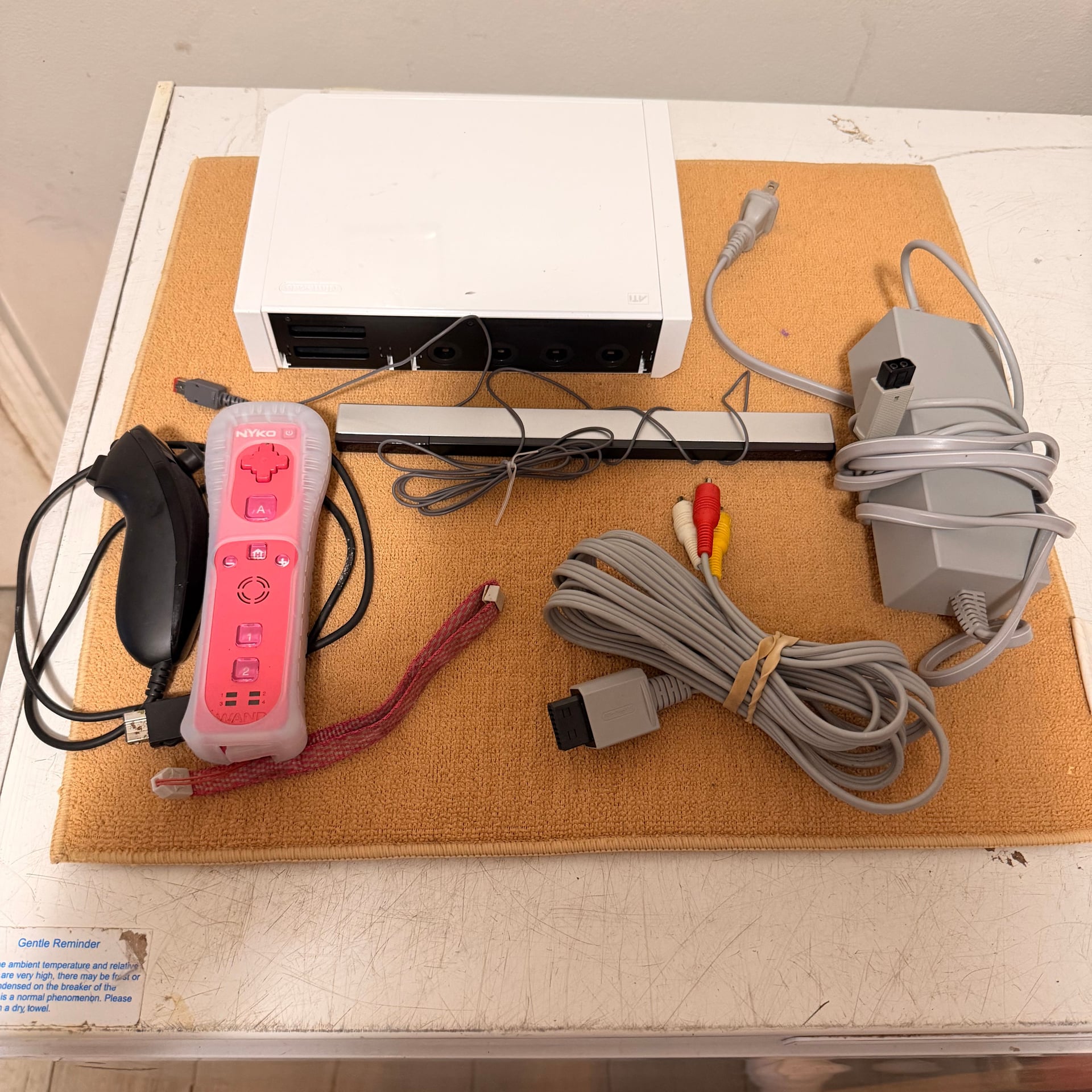 Nintendo Wii Console RVL-001 White Bundle with Controller and Cords 3