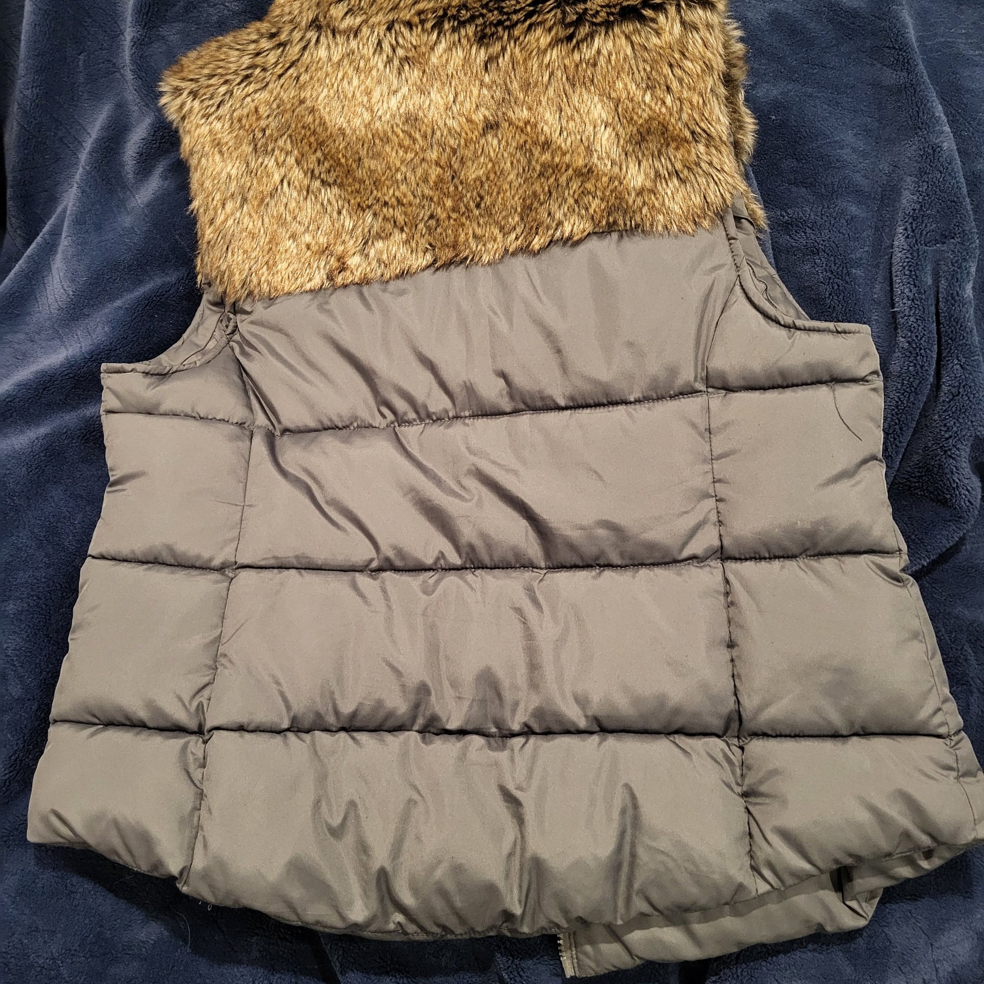 RuffHewn Gray Puffer Vest with Faux Fur Hood Trim and Toggle Closure 2
