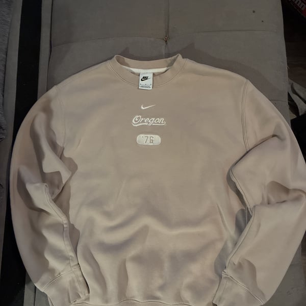 Nike Sportswear Club Fleece Crew-Neck Sweatshirt in Khaki