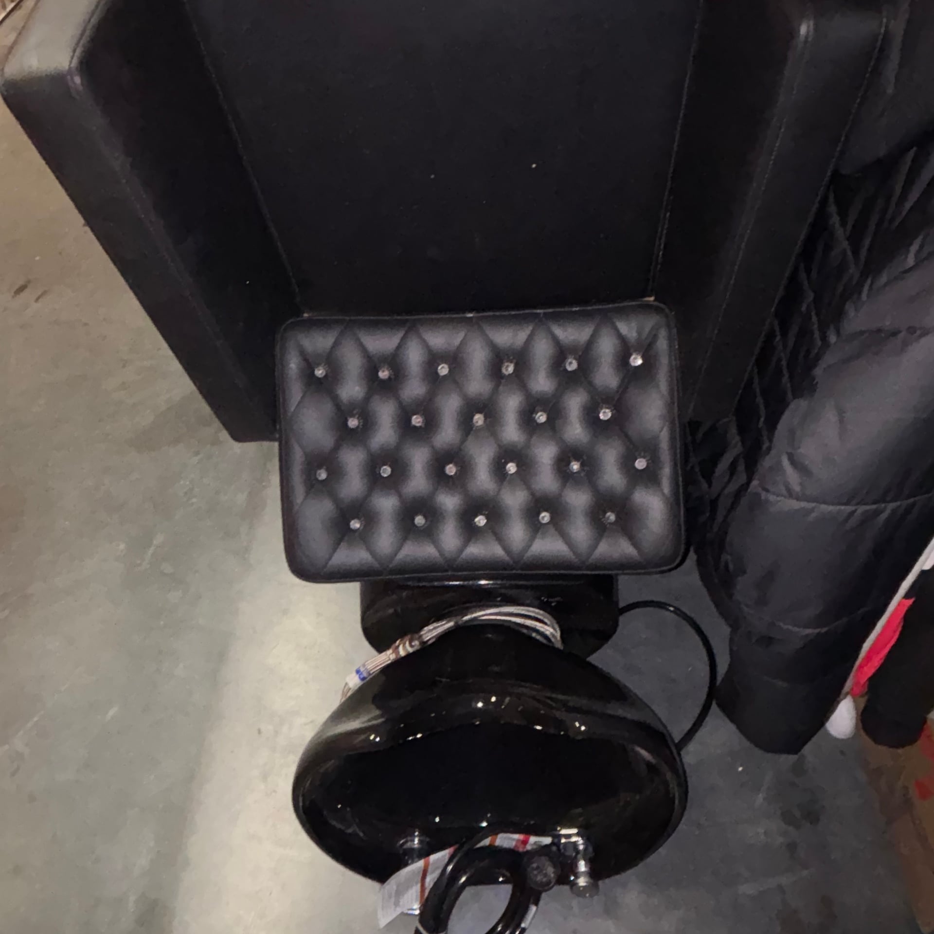 Deco Le Beau Shampoo Chair Backwash Station with Black Ceramic Bowl 2