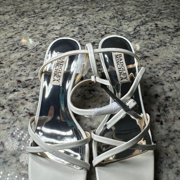Badgley Mischka White Strappy Bridal Sandals, Metallic Footbed, New Condition
