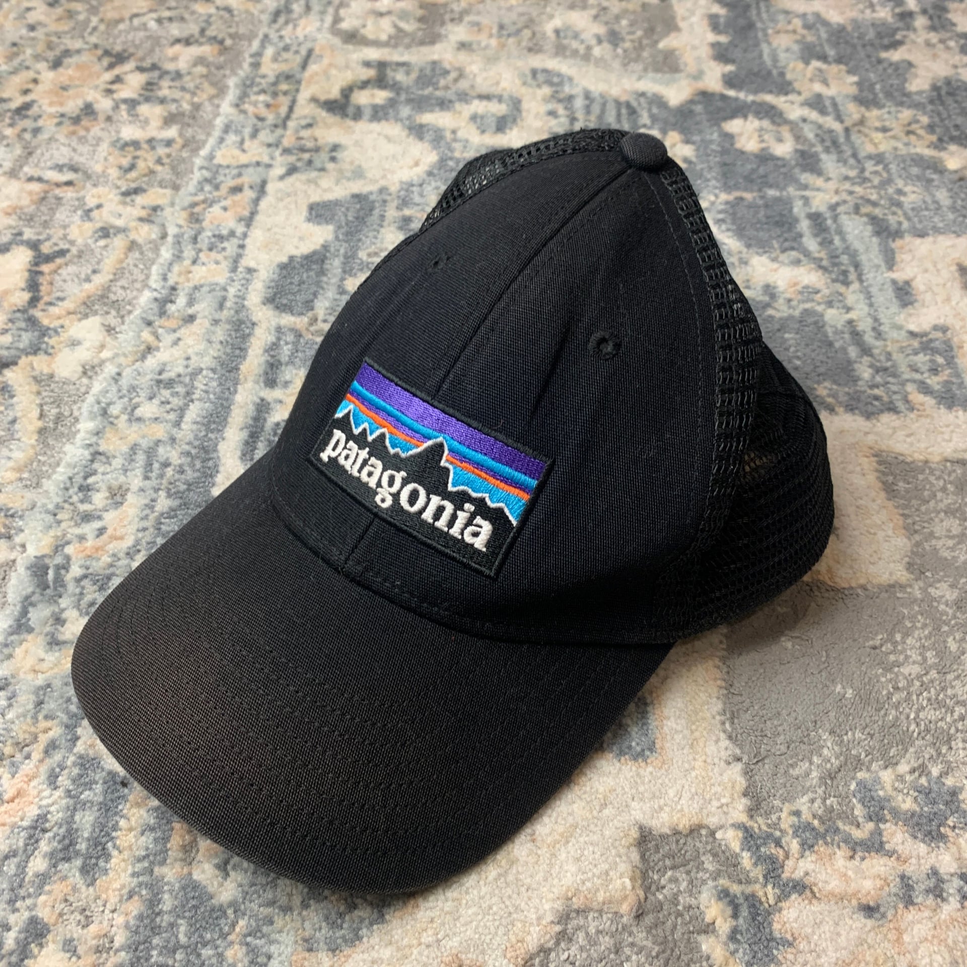 Patagonia P-6 Logo LoPro Trucker Hat Snapback Black Mesh Cap 5