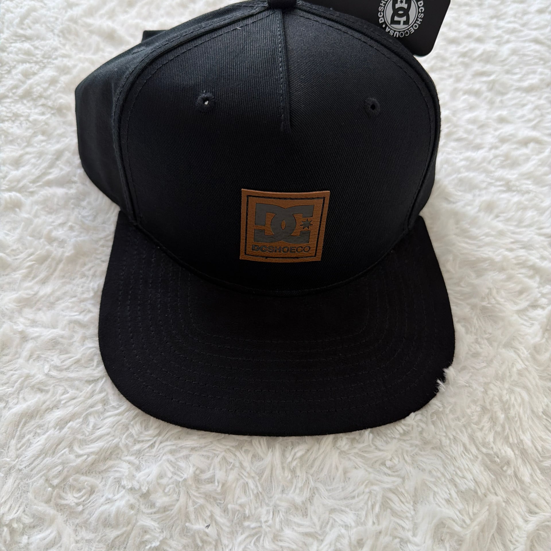 DC Shoes Reynotts 6 Snapback Hat Black with Brown Faux Leather Patch 2