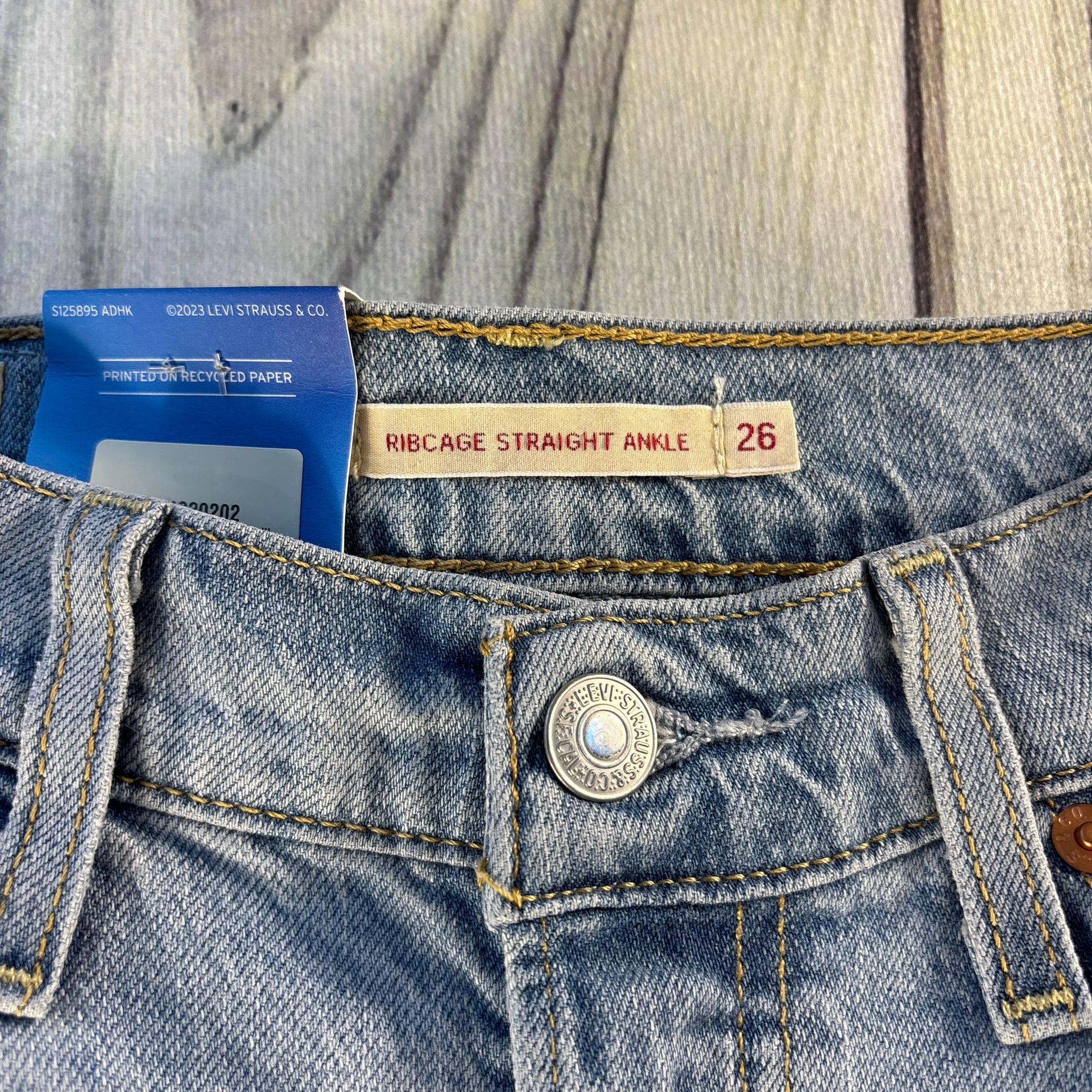 Levi's Ribcage Straight Ankle Jeans Light Wash SZ 26 x 27 NWT New 3