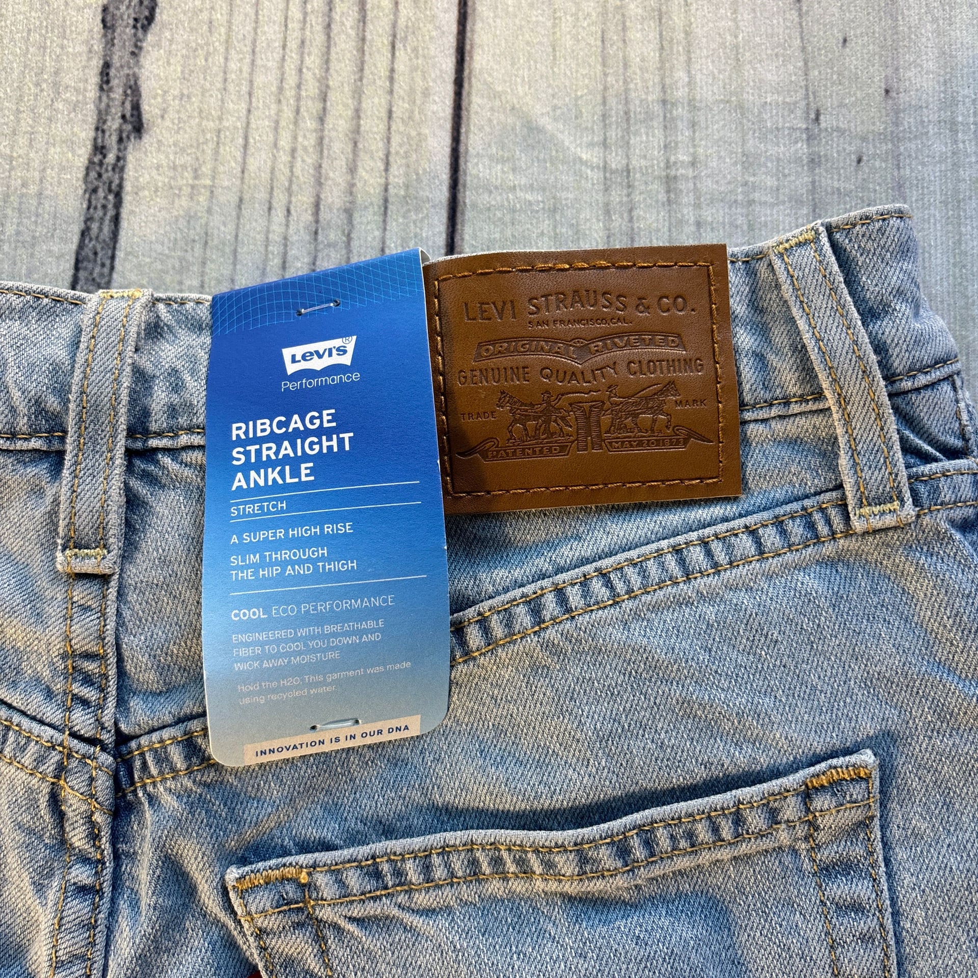 Levi's Ribcage Straight Ankle Jeans Light Wash SZ 26 x 27 NWT New 8