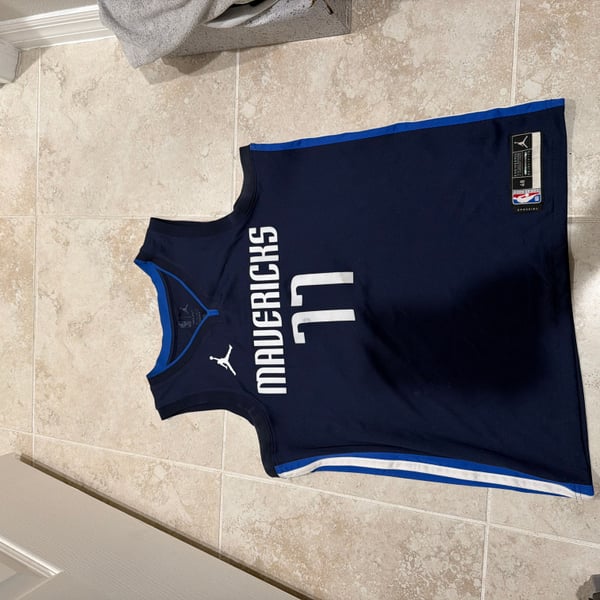 Luka Dončić Dallas Mavericks Jordan Brand Statement Edition Navy Swingman Jersey