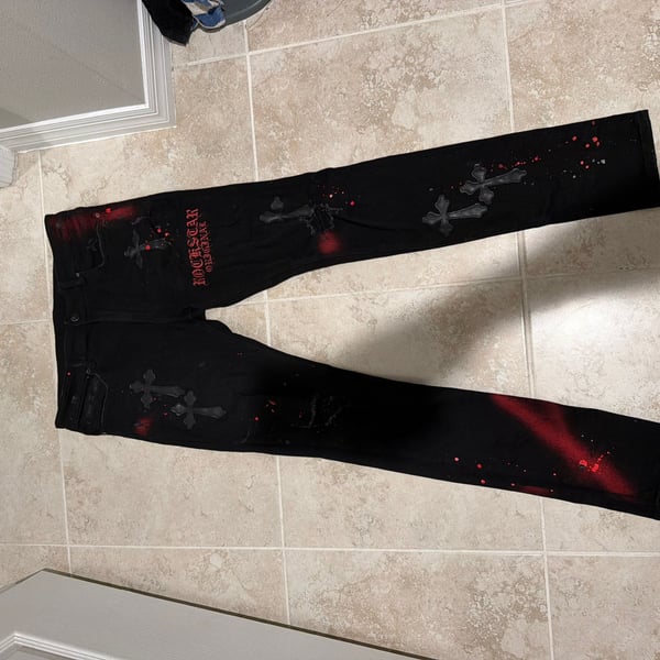 Rockstar original Co. Men's Moto Distressed Jeans Red Paint Splatter Black