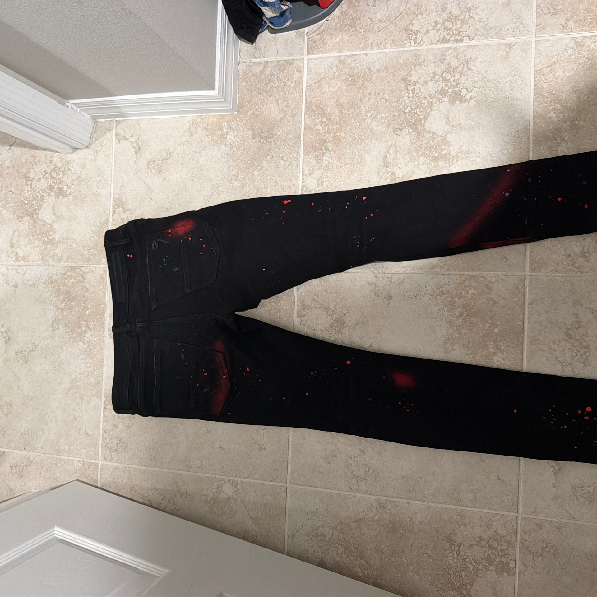 Rockstar original Co. Men's Moto Distressed Jeans Red Paint Splatter Black 4
