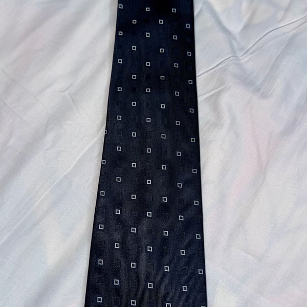 Oleg Cassini Italian Silk finished microfiber Dotted Diamond Geometric Men's Tie