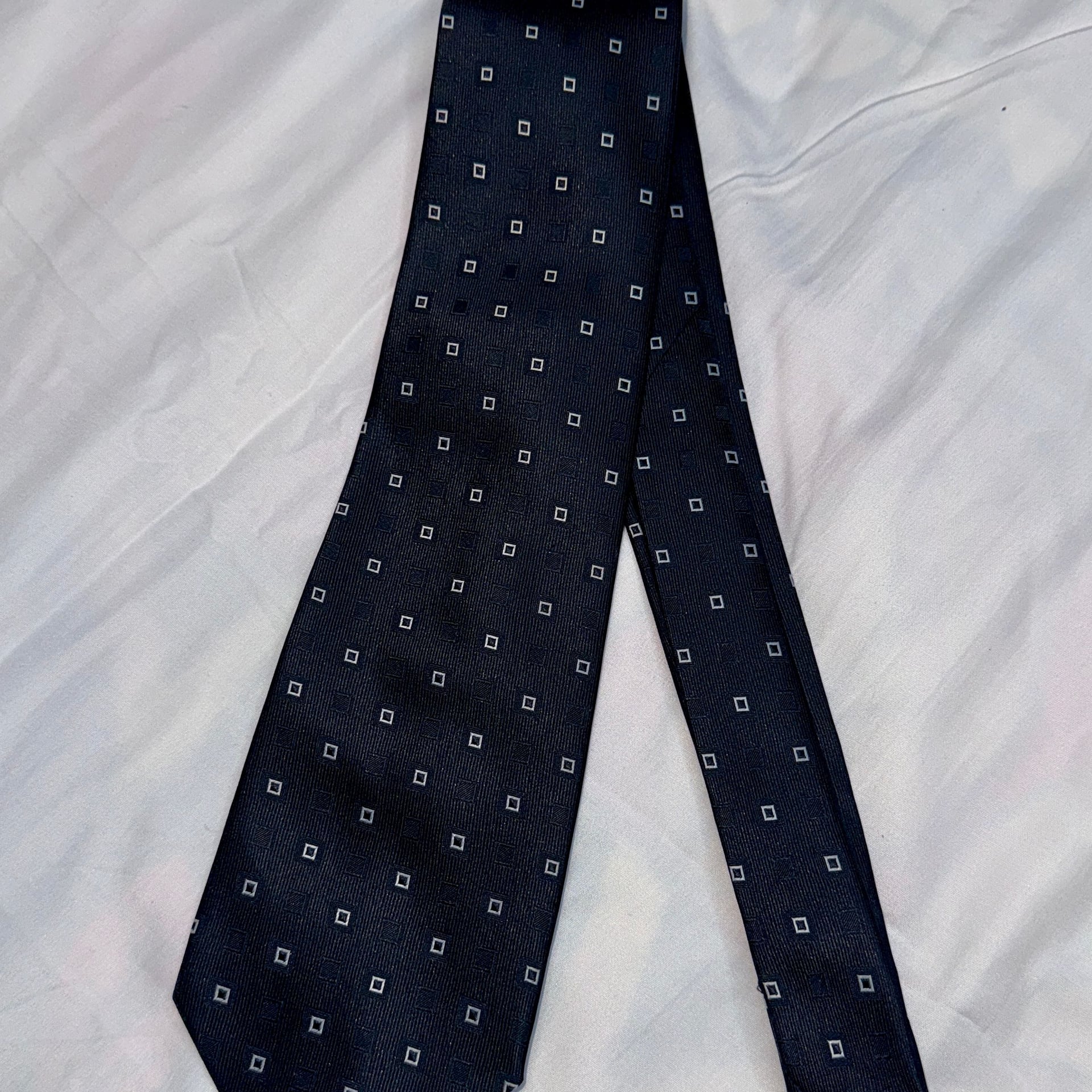 Oleg Cassini Italian Silk finished microfiber Dotted Diamond Geometric Men's Tie 2