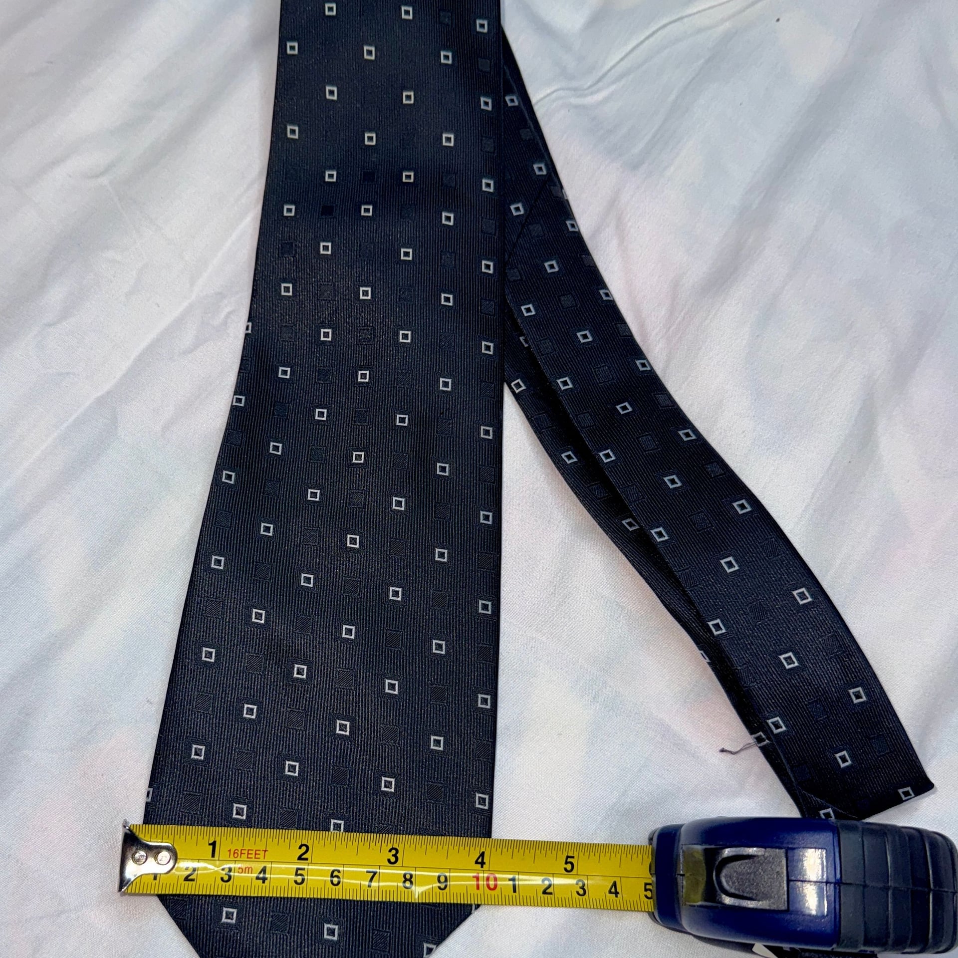 Oleg Cassini Italian Silk finished microfiber Dotted Diamond Geometric Men's Tie 3