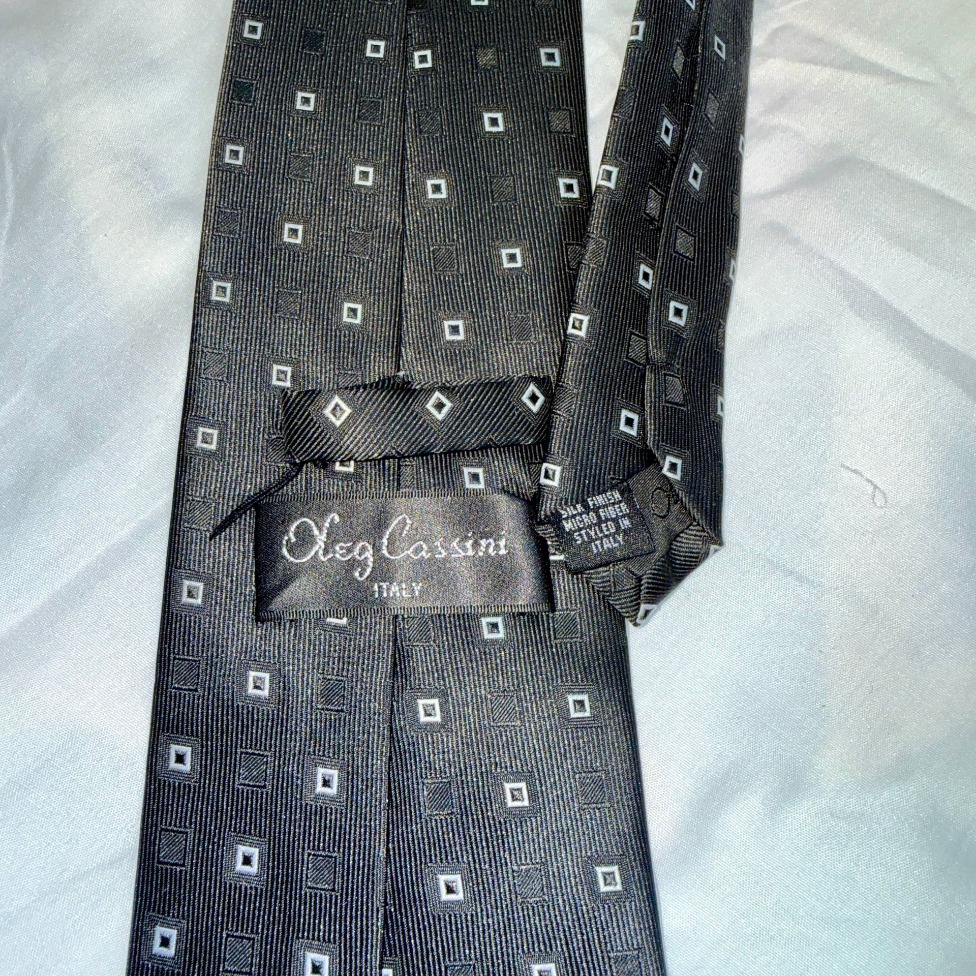 Oleg Cassini Italian Silk finished microfiber Dotted Diamond Geometric Men's Tie 5