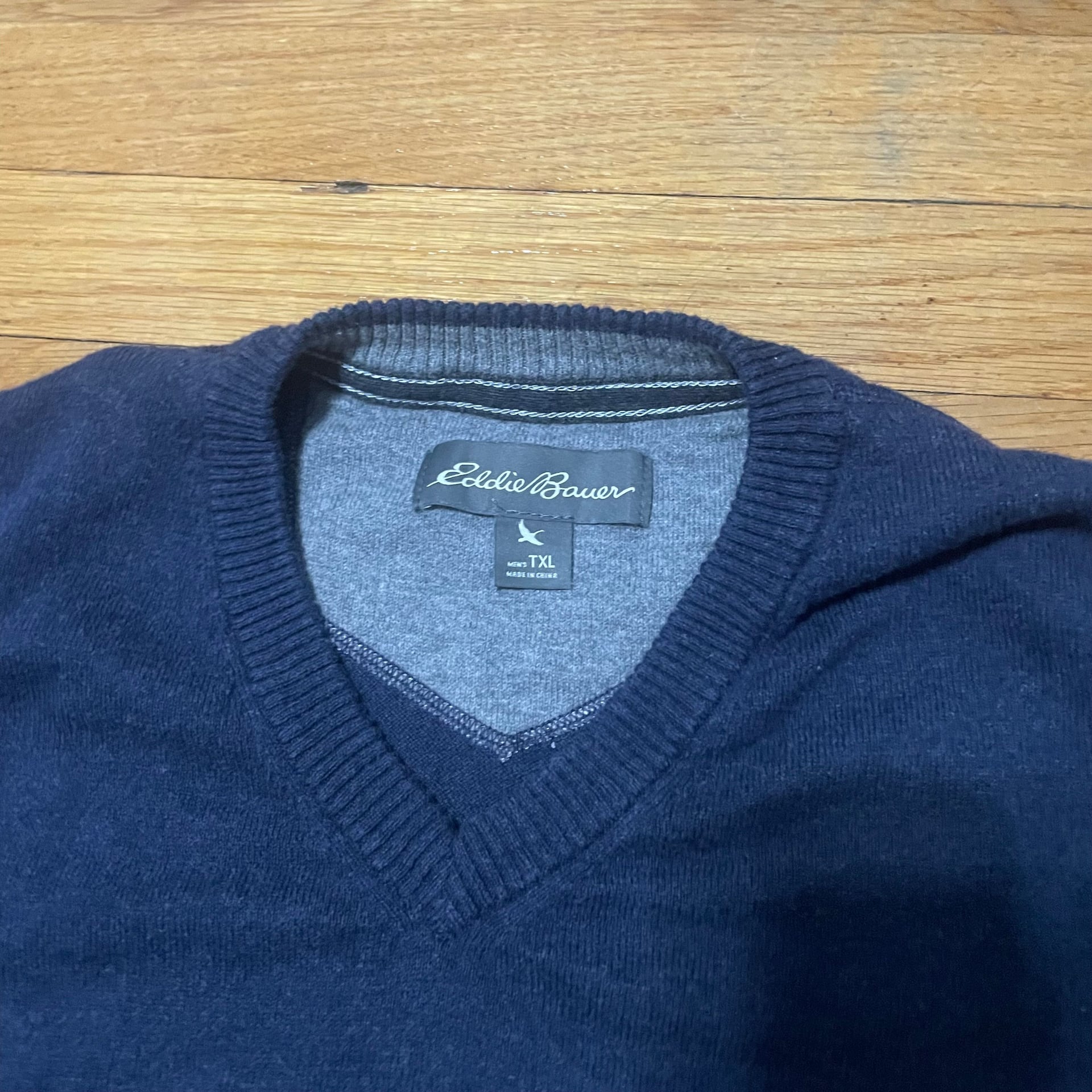 Eddie Bauer Men's Navy Blue V-Neck Sweater 4