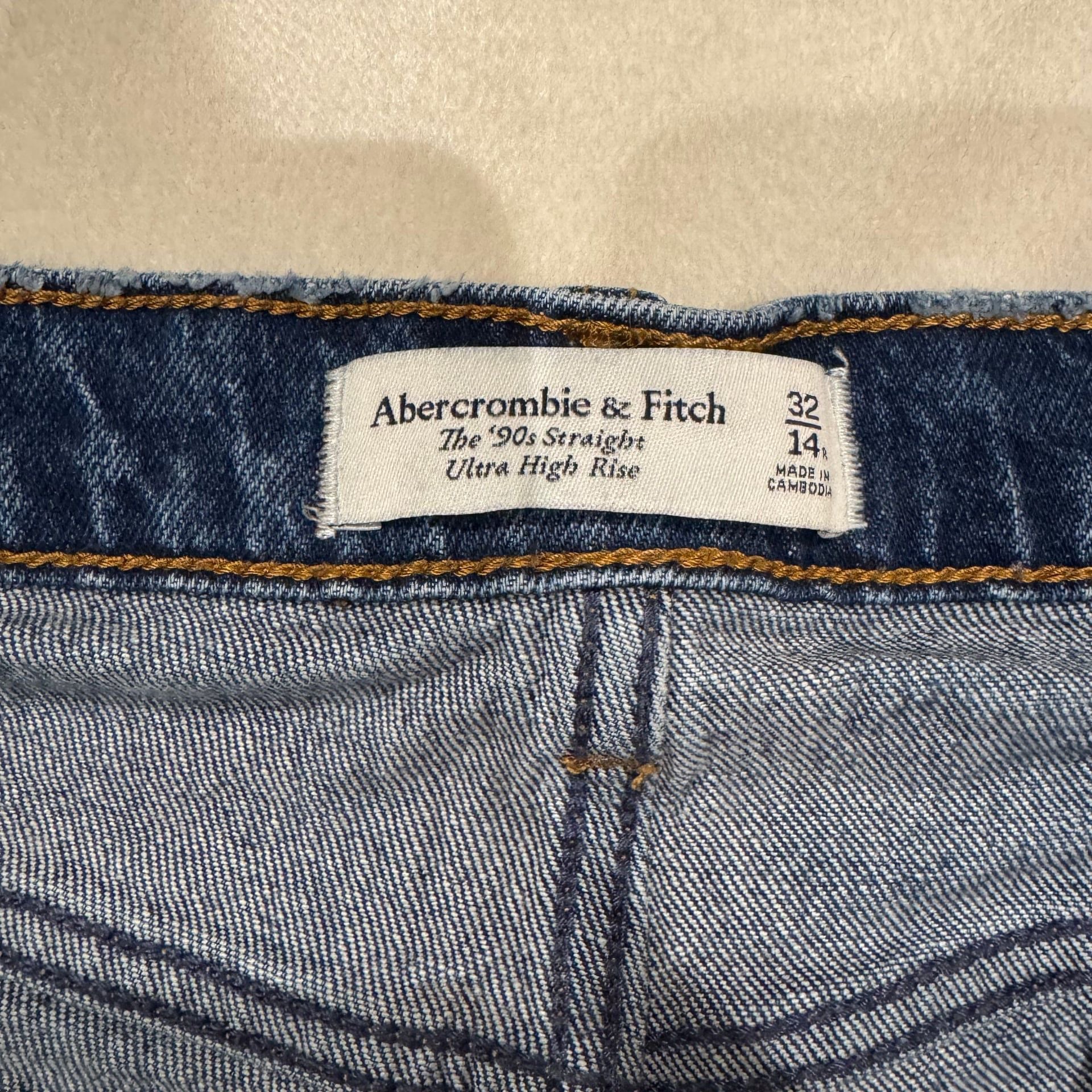 Women's Ultra High Rise 90s Straight Jean 3