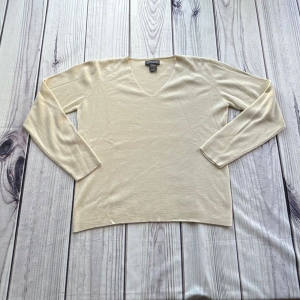 Banana Republic Extra Fine Italian Merino Wool V-Neck Sweater Size L Women's