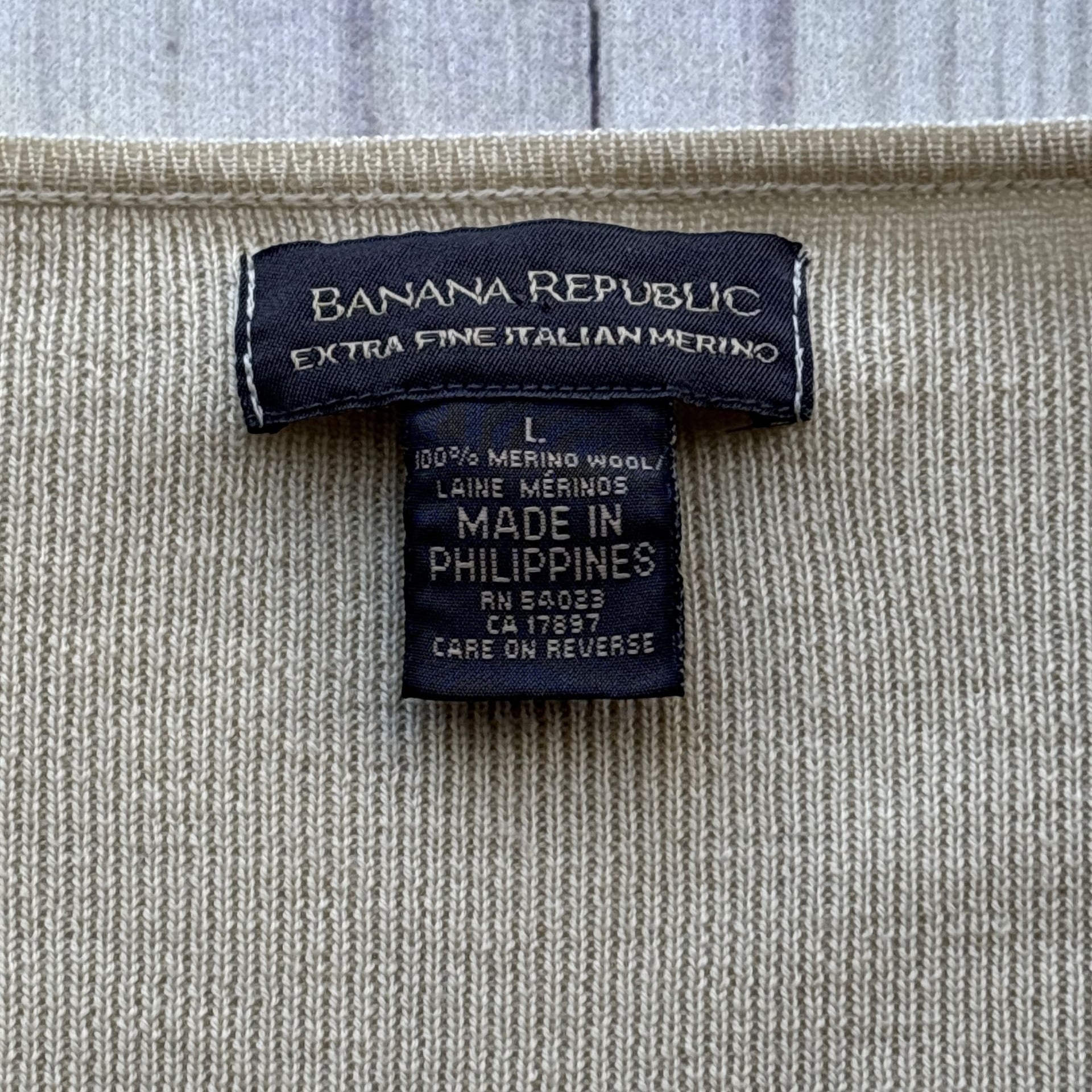Banana Republic Extra Fine Italian Merino Wool V-Neck Sweater Size L Women's 3